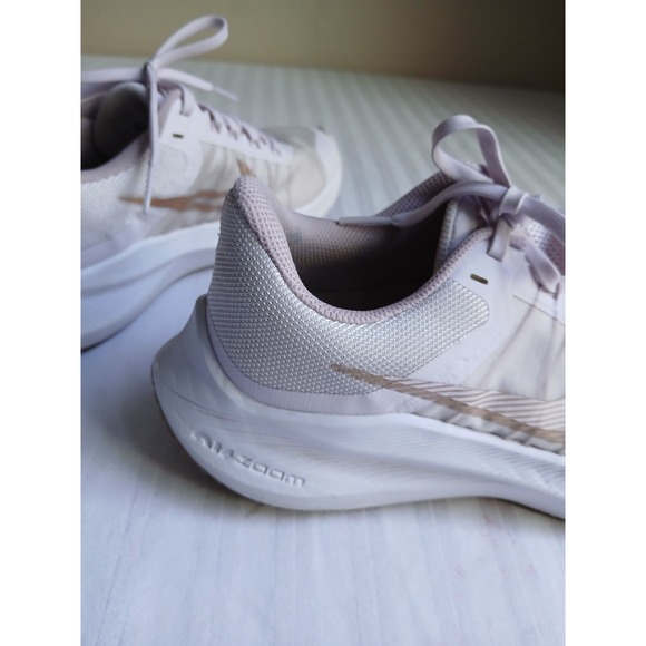 Nike Shoes Womens 8.5 Zoom Winflo 8 Sneakers Trainers Running Violet Champagne - Picture 9 of 16